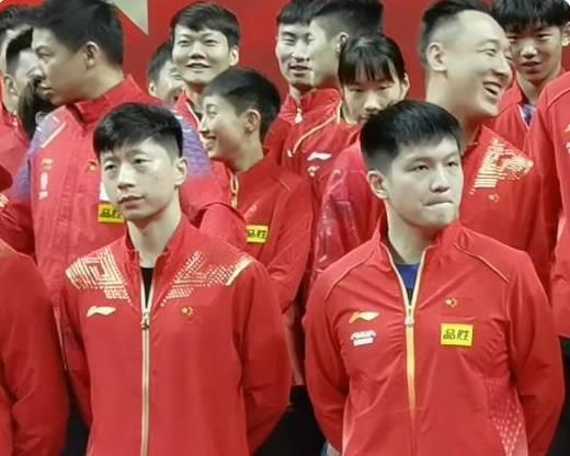 双腿大开被绑到椅子扶手上