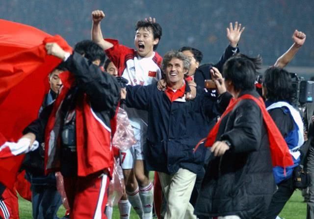 嗯啊揉搓酥乳呻吟厨房